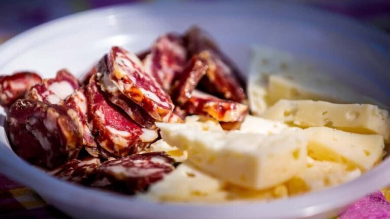 Arzana: Visit to a farm with tasting - A Step-by-Step Breakdown of the Day