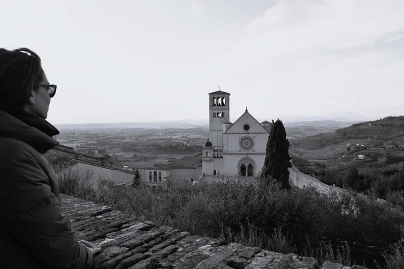 Assisi: Private or Group Photo Session with a Local - Private vs. Group Photo Sessions: Whats the Difference?