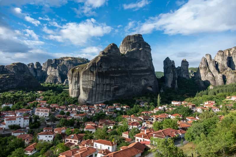 Athens: Meteora Day Trip with Central Pickup & Audio Guide - What to Expect at Kalabaka