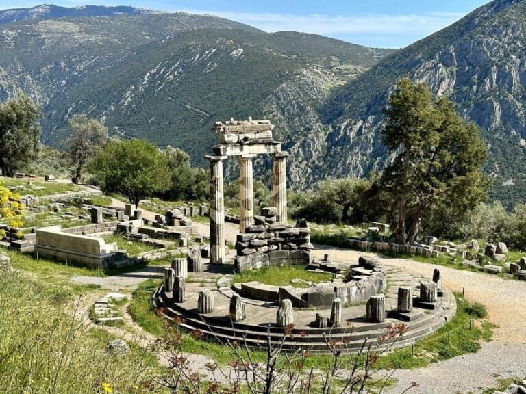 Athens: Mystic Delphi Private Tour - Scenic Surroundings and Atmosphere