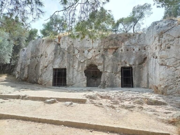 Athens: the Great Greek Philosophers Guided Tour in Spanish - Who Would Love This Tour?