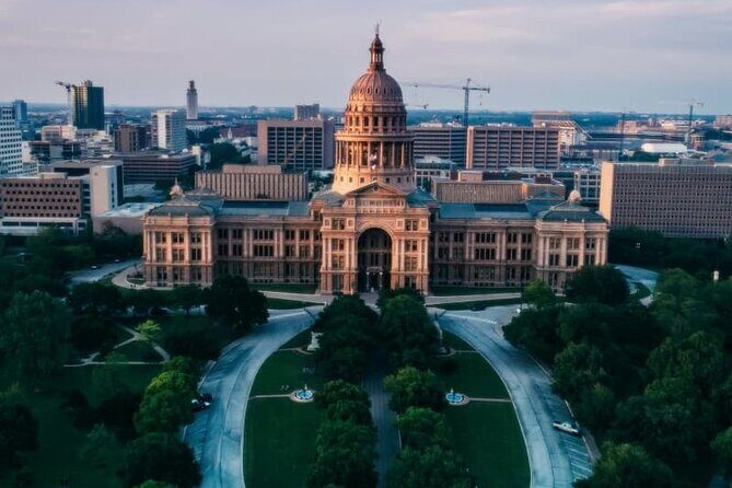 Austin Small Group Night Tour with Famous Austin Bat Boat Cruise - Itinerary Breakdown: What You Can Expect