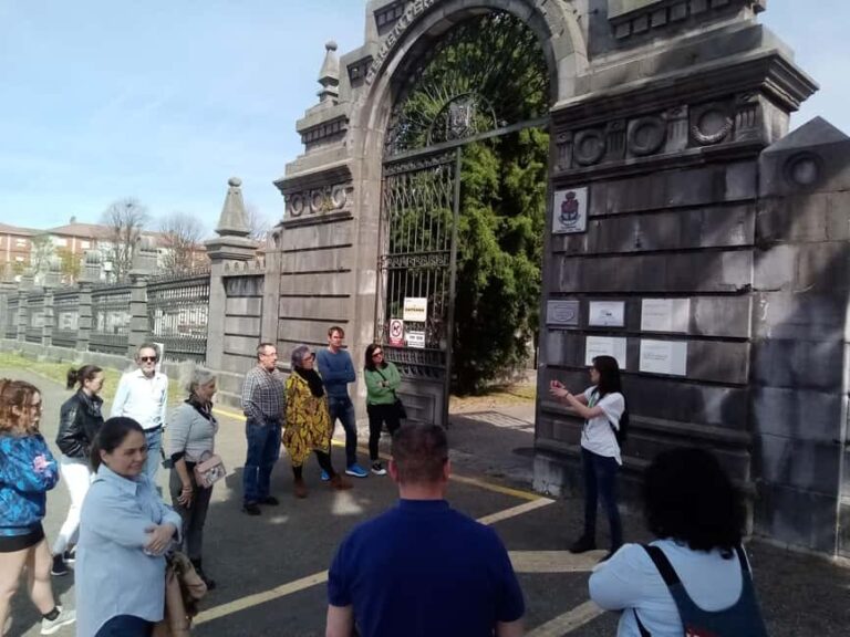 Avilés: Guided tour of the La Carriona cemetery - Who Should Consider This Tour?