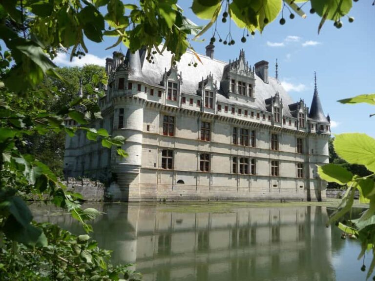 Azay-le-Rideau Castle : Guided Half-Day Tour from Tours - The Experience in Detail
