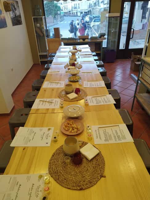 Baeza: Olive Oil Tasting Experience - Why the Guided Tour Works Well