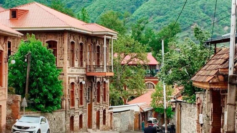 Baku: 2-Day Azerbaijan Tour with Option to Cross to Georgia - What’s the Experience Like?