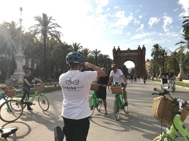 Barcelona: 1.5-Hour Sightseeing Tour by Bike/Electric Bike