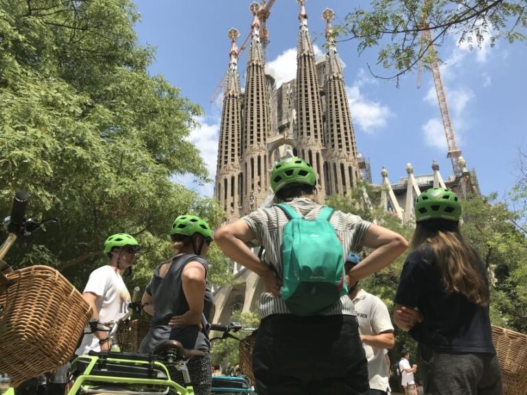 Barcelona: 2.5-Hour Bike or E-Bike Historical Tour - How the Route Unfolds