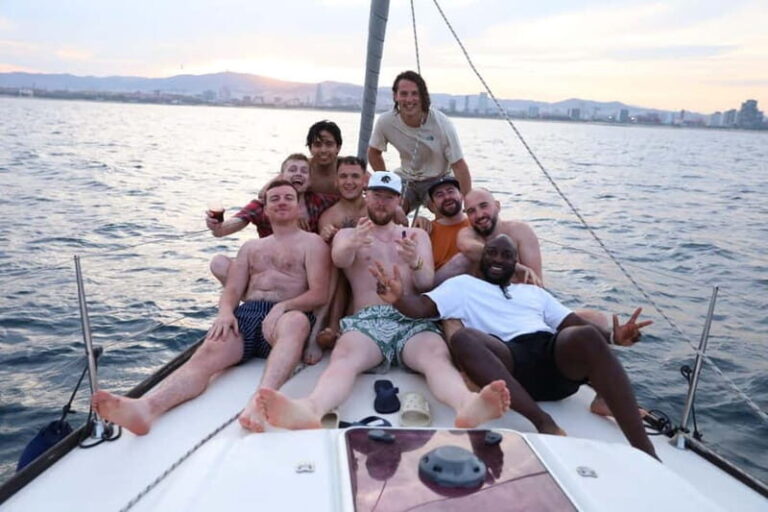 Barcelona 2h private sailing tour for 11 with local Skipper - The Practical Details