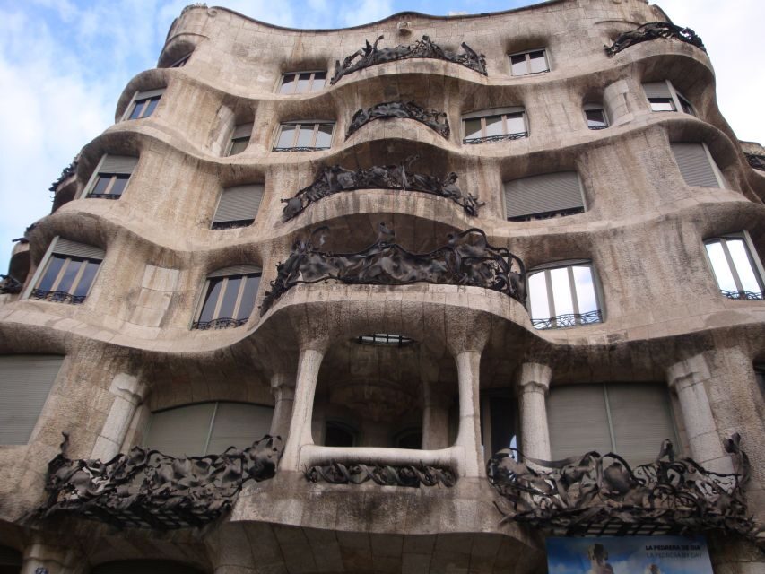 Barcelona: Art Nouveau & Gaudí Tour - Practicalities and What to Expect
