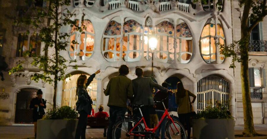 Barcelona Bike Tour by Night with Cava - The Neighborhoods and Highlights
