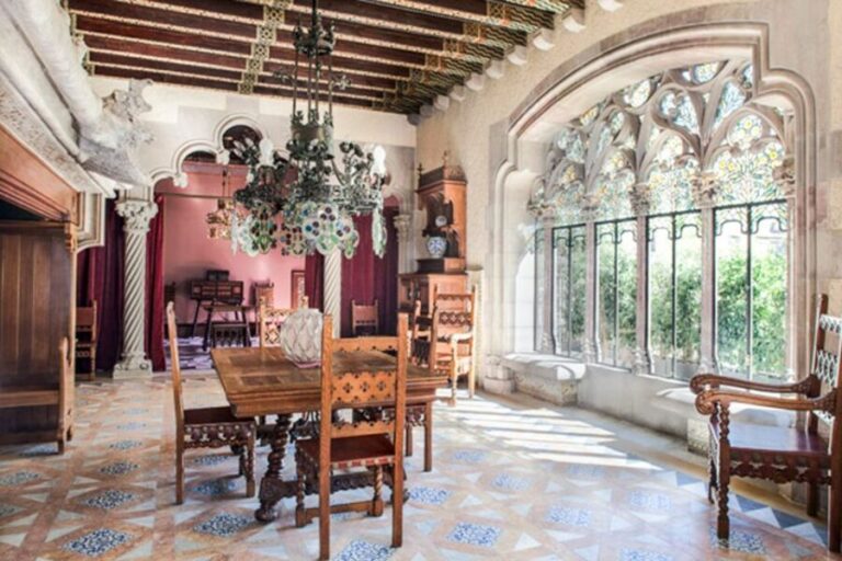 Barcelona: Casa Amatller Guided Visit with Chocolate Gift - The House and Its Architectural Charm