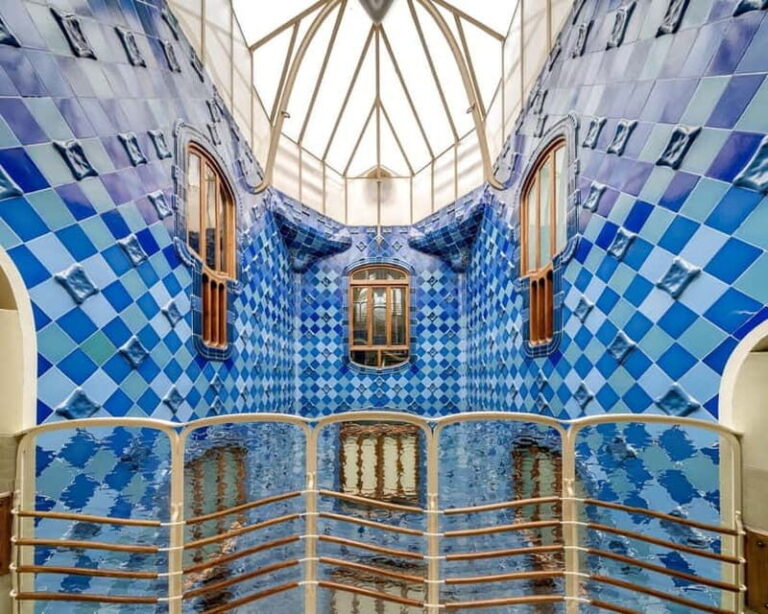 Barcelona: Casa Batlló Tour and Optional White Rabbit Museum - What to Expect on the Tour Day
