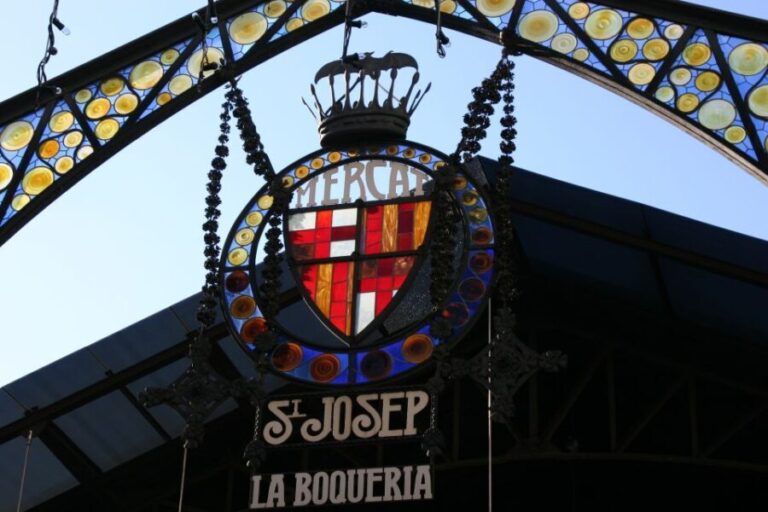 Barcelona: Christmas Walking Tour with Cathedral Tickets - Guide Quality and Personal Touches