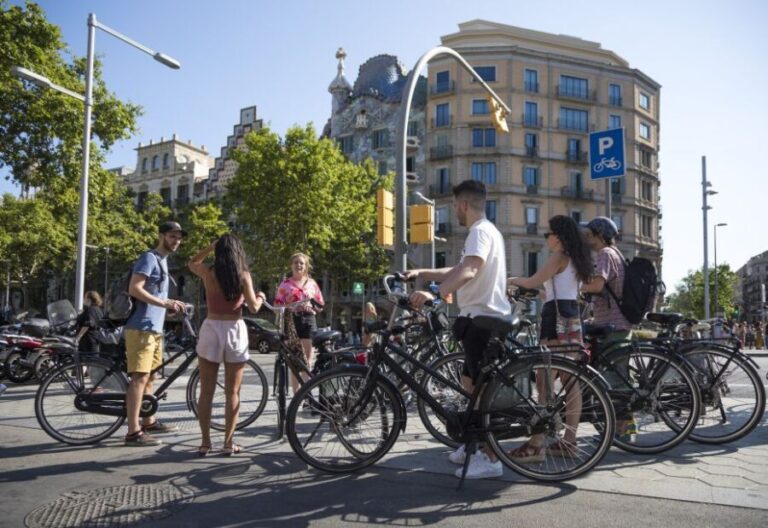 Barcelona: City Highlights Bike Tour - Who Is This Tour Best For?