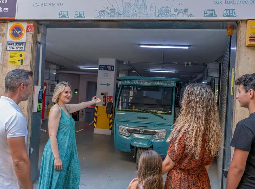 Barcelona: City Highlights Private Tuk-Tuk Tour - Itinerary Breakdown