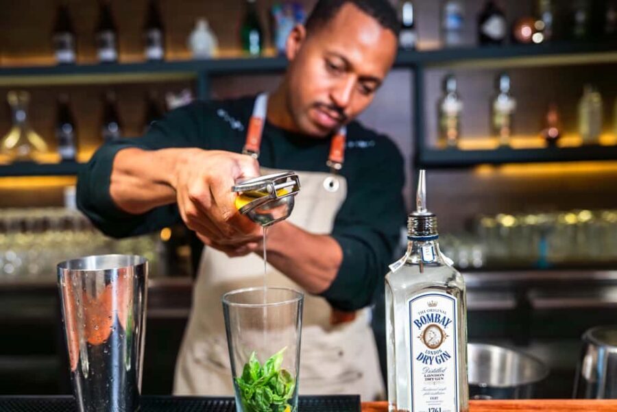 Barcelona: Cocktail-Making Class With a Mixologist - The Experience Itself