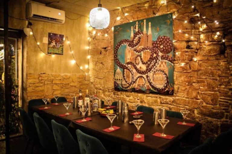 Barcelona: Cocktail Master Class by Mixologist with Tapas - The Experience Value