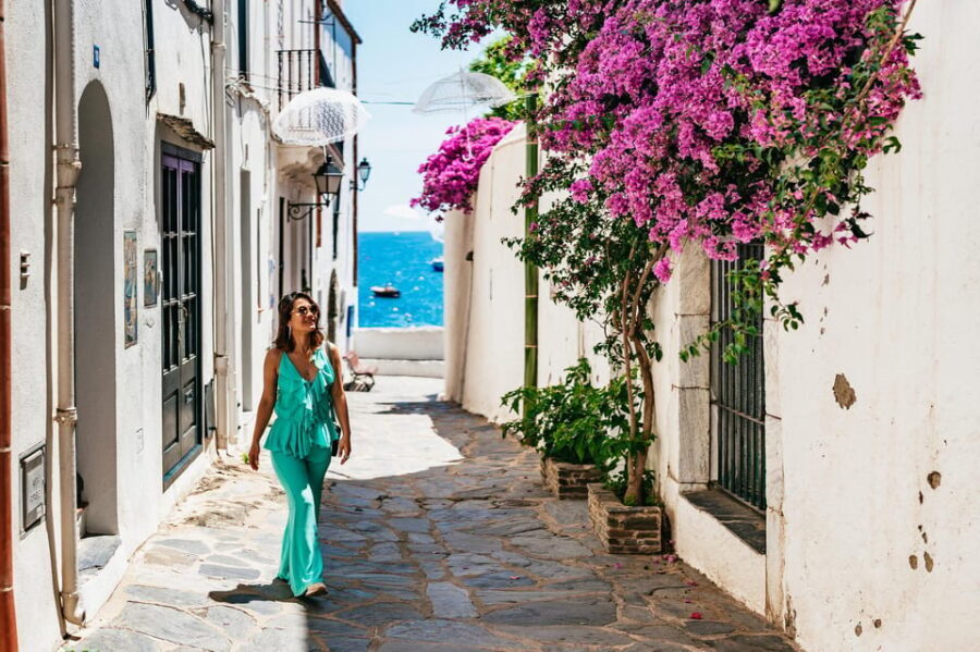 Barcelona: Dali Museum, House and Cadaques Guided Tour - Who Should Consider This Tour?