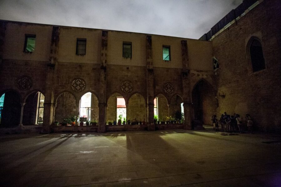 Barcelona: Dark History Night Walking Tour