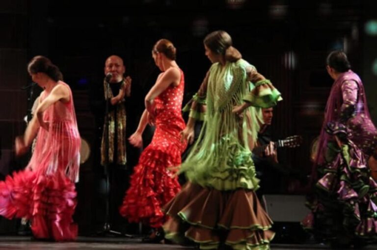 Barcelona: Flamenco at El Patio Andaluz with Optional Dinner - The Performance