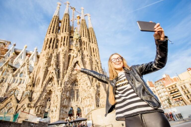 Barcelona: Foodie Walking Tour with Sagrada Familia Tickets - What Makes This Tour Stand Out?
