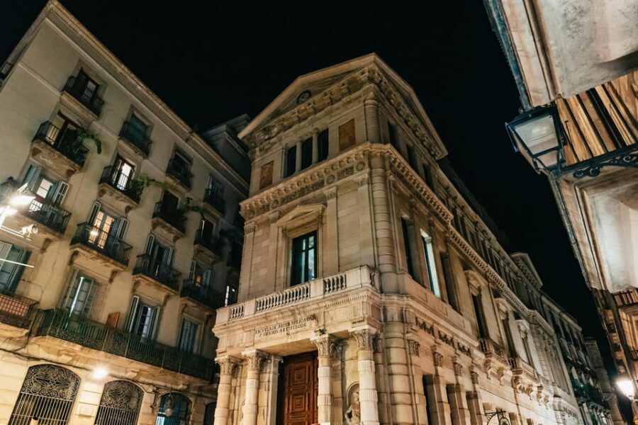 Barcelona: Gothic Quarter Ghosts and Legends Walking Tour - Why This Tour Works Well