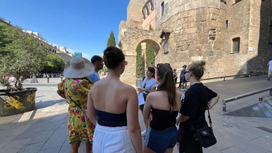 Barcelona Gothic WalkingTour: Roman Walls & Hidden Courtyard - What Travelers Say