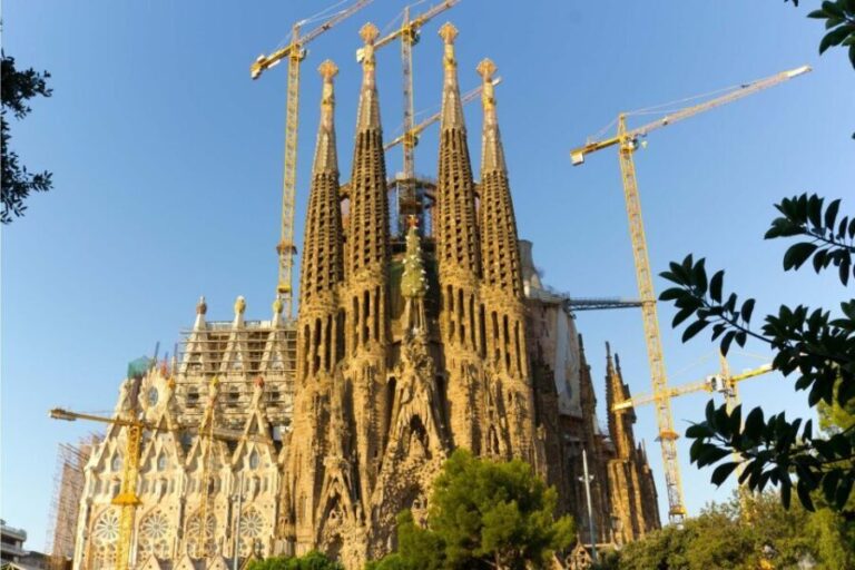 Barcelona: Guided Sagrada Familia Tour & Skip-The-Line Entry - The Itinerary Breakdown