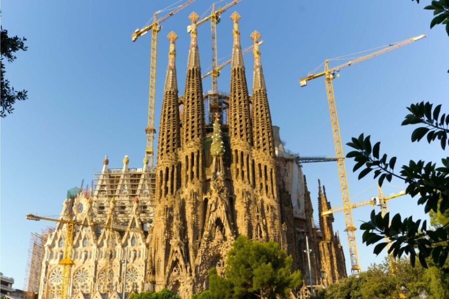 Barcelona: Guided Sagrada Familia Tour & Skip-The-Line Entry - The Itinerary Breakdown