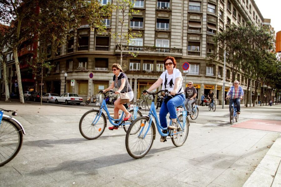 Barcelona Historical 3-Hour Bike Tour - The Experience and Group Dynamics