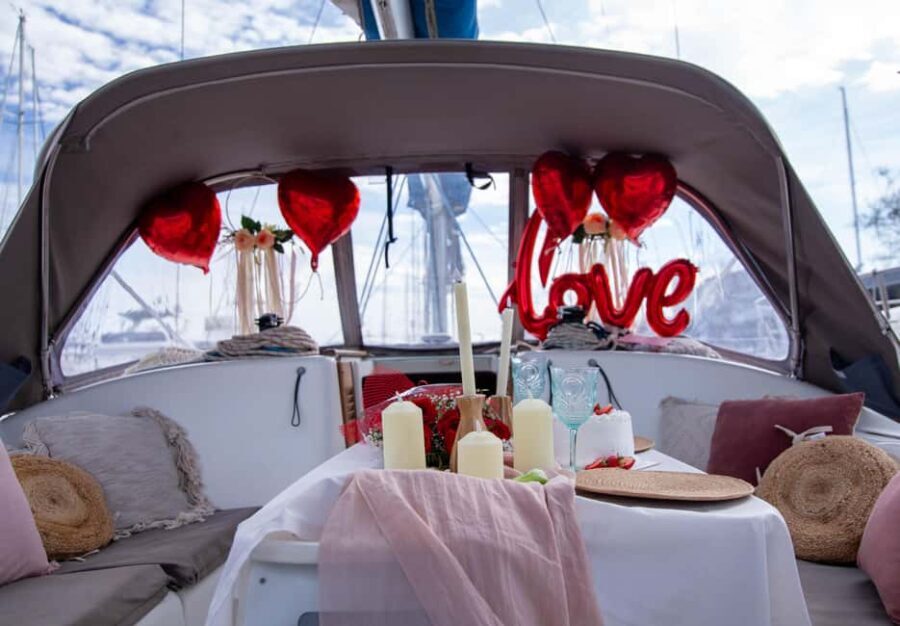 Barcelona: Marriage Proposal on a Sailboat - How the Tour Is Structured