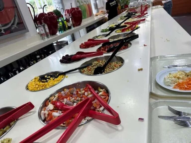 Barcelona: Mediterranean Buffet + Mini Tour of Iconic Areas - The Meal: Quality, Variety, and Atmosphere