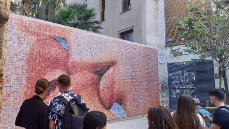 Barcelona: Old City Guided Walking Tour with a Local - What Makes This Tour Stand Out