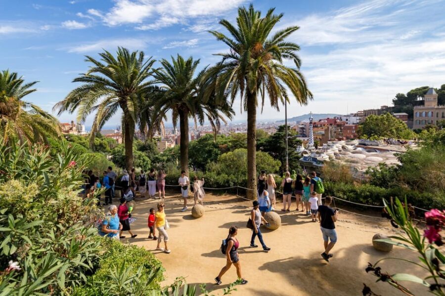 Barcelona: Park Guell Guided Tour with Skip-the-Line Entry - A Closer Look at the Tour Experience