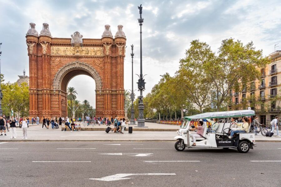 Barcelona: Private City Tour by Eco Tuk Tuk - Breaking Down the Itinerary