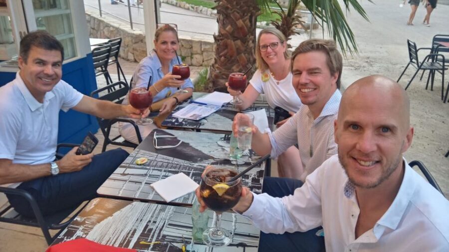 Barcelona: Private Evening Walking Tour with Tapas Dinner - What Does the Tour Offer?