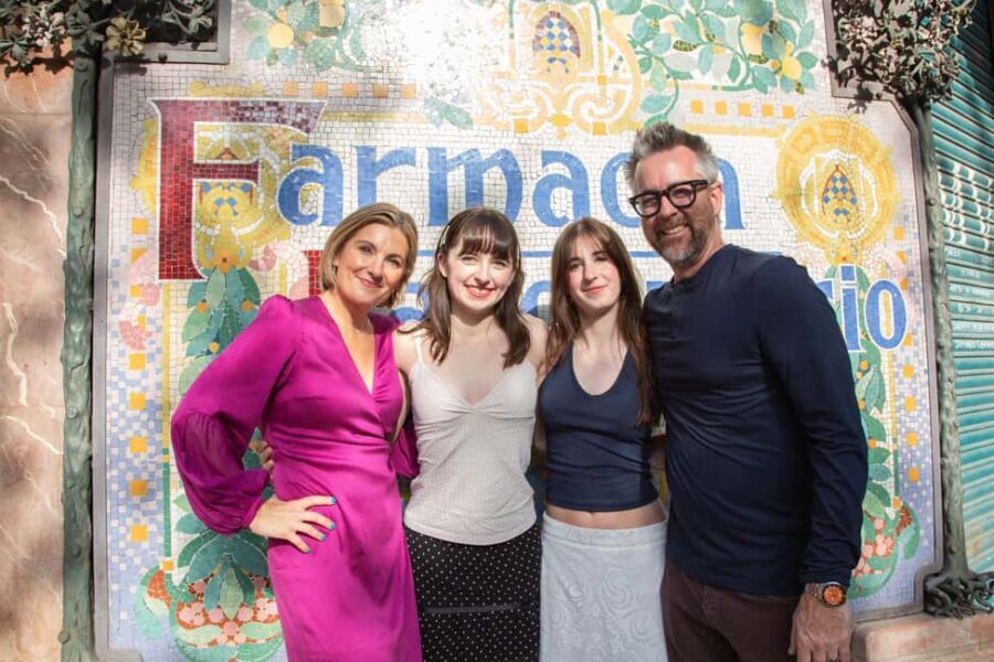 Barcelona: Private Photoshoot - photos same day delivery - What to Expect from the Experience