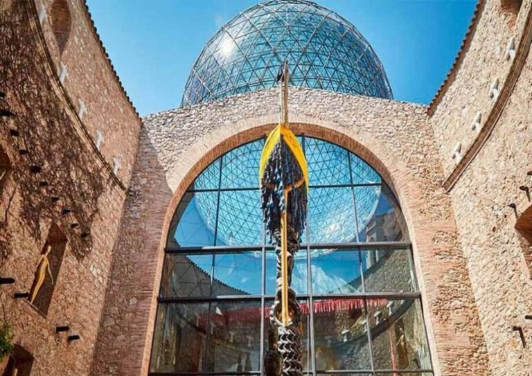 Barcelona: Private Tour Dalí, Cadaqués & Wines - A Deep Dive into the Tour Experience