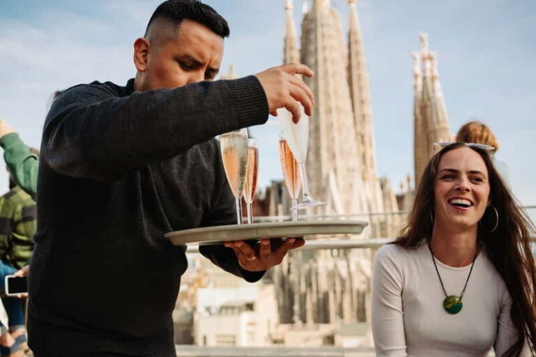 Barcelona: Sagrada Familia Evening Tour with Cava - Rooftop Cava Toast: A Perfect Start