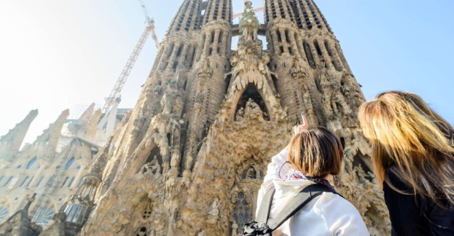 Barcelona: Sagrada Familia Fast-Track Guided Tour - Who Should Consider This Tour?