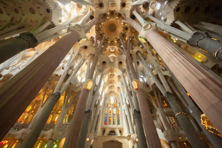 Barcelona: Sagrada Familia Fast Track Guided Tour - The Meeting Point and How It Feels