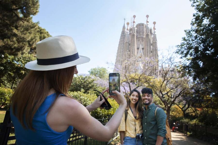 Barcelona: Sagrada Família & Gothic Quarter Walking Tour - The Value and Overall Impression