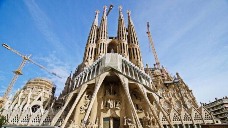 Barcelona & Sagrada Familia Half-Day Tour with Hotel Pickup - What Travelers Say