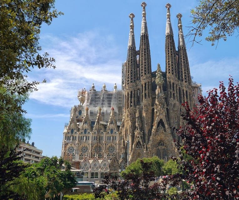 Barcelona: Sagrada Familia skip the line Guided Tour - The Practicalities: Duration, Cost, and Comfort