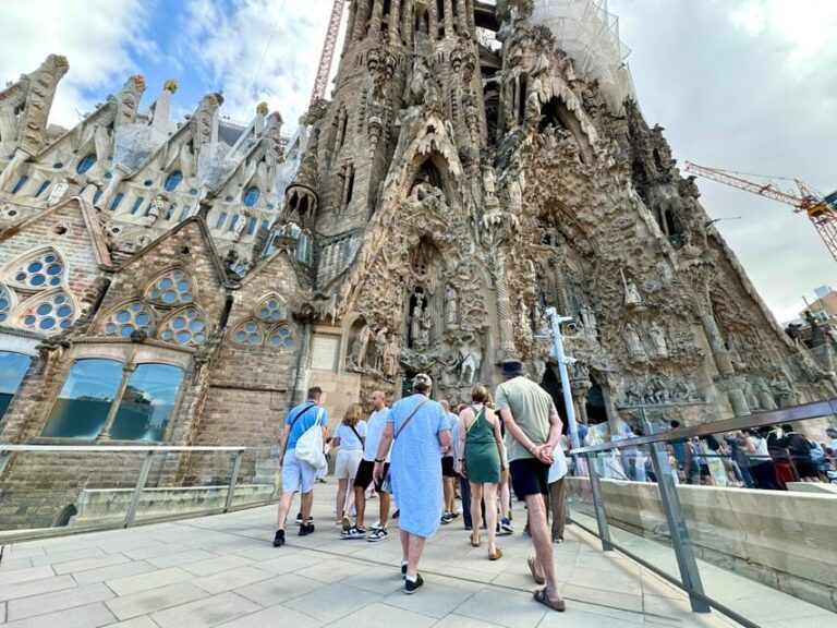 Barcelona: Sagrada Familia Skip-the-Line Guided Tour - Practical Tips for Your Visit