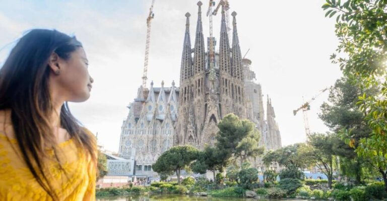 Barcelona: Sagrada Familia Tour & Optional Tower Visit - What the Tour Looks Like: From Start to Finish
