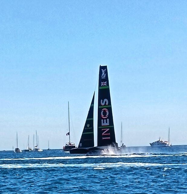 Barcelona: Sailing tour - The Vibe and Experience