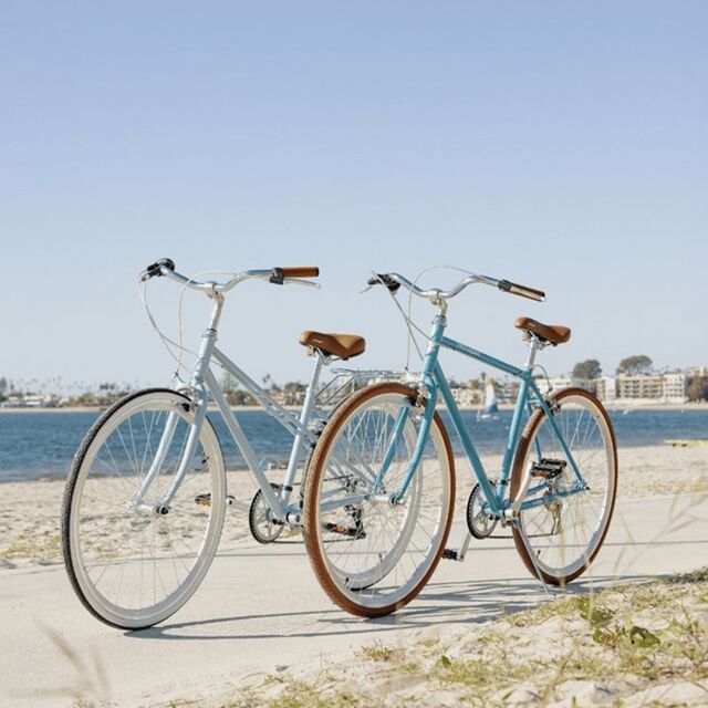 Barcelona: Seafroont bicycle rental (urban and ebikes) - Exploring the Routes and Sights