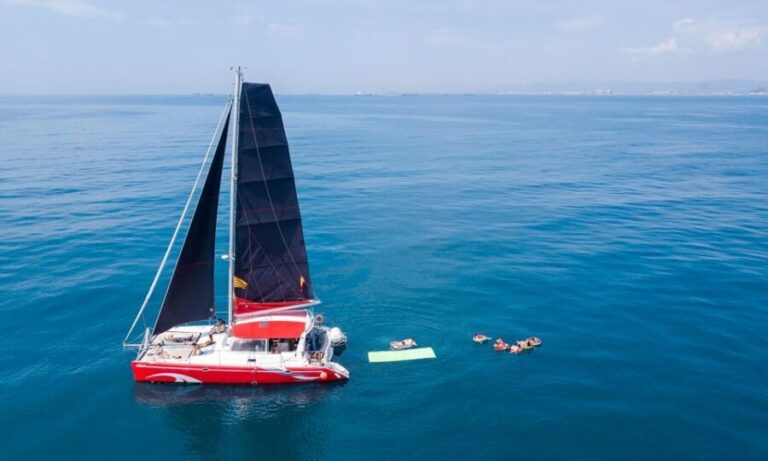 Barcelona: Sunset or Day Catamaran Cruise with Tapa & Drink - Food & Drinks